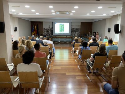 Guardamar presenta a los comercios el bono consumo 2022