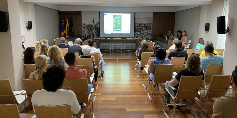 Guardamar presenta a los comercios el bono consumo 2022