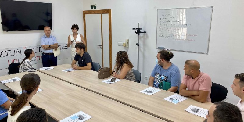 Orihuela contrata a 11 personas menores de 30 años