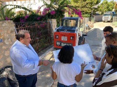 Orihuela repone la red de alcantarillado en dos calles de la costa