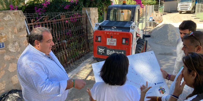 Orihuela repone la red de alcantarillado en dos calles de la costa