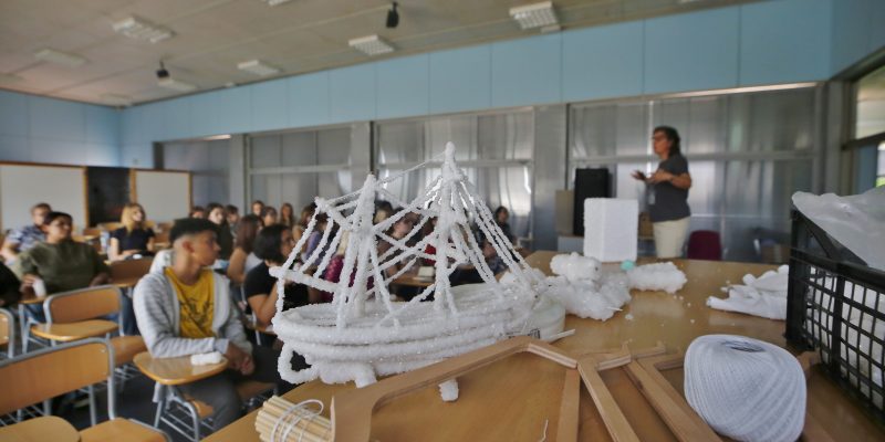 Ars Creatio lleva el 'Arte Salinero' a las aulas en Torrevieja