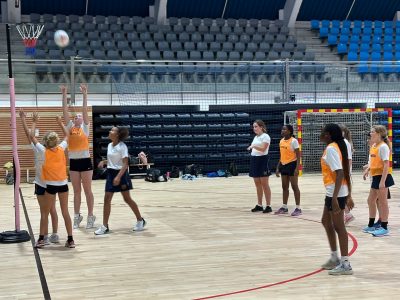 Jugadores de Netball de varios países hacen un campus en Torrevieja