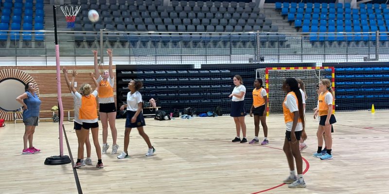 Jugadores de Netball de varios países hacen un campus en Torrevieja