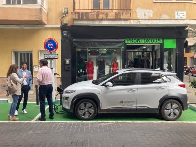 Torrevieja pone en marcha cuatro puntos de recarga para vehículos eléctricos