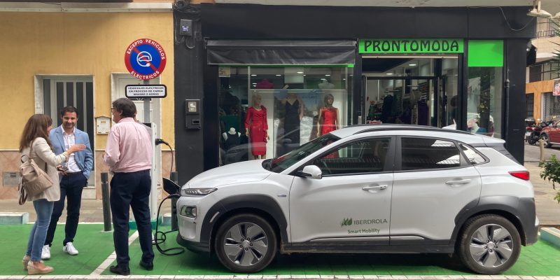 Torrevieja pone en marcha cuatro puntos de recarga para vehículos eléctricos