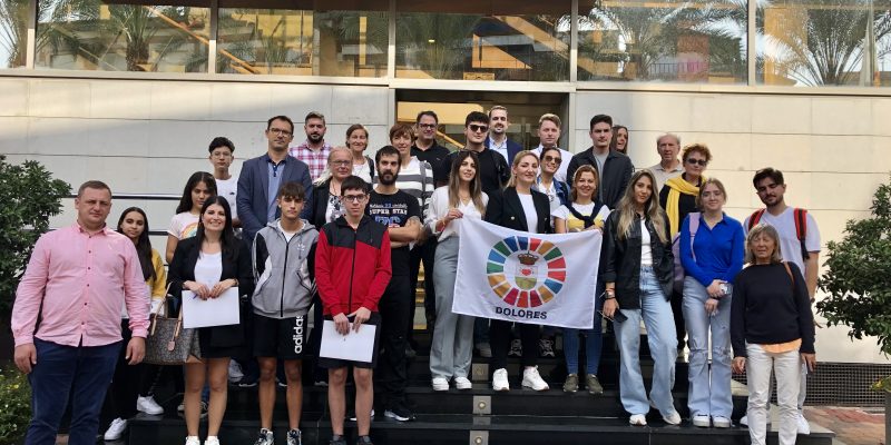 Dolores acoge una conferencia sobre la crisis generada por la COVID-19