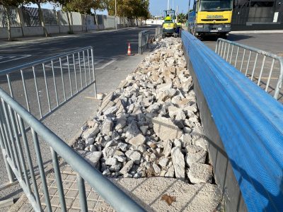 Torrevieja repara distintos tramos de acera y restituye vados