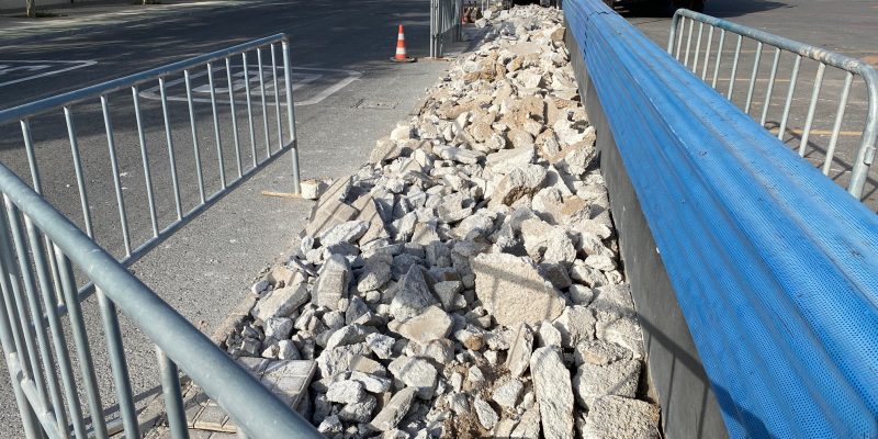 Torrevieja repara distintos tramos de acera y restituye vados