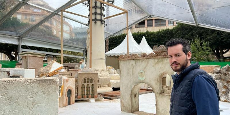 Orihuela instala su Belén municipal en la Plaza Nueva