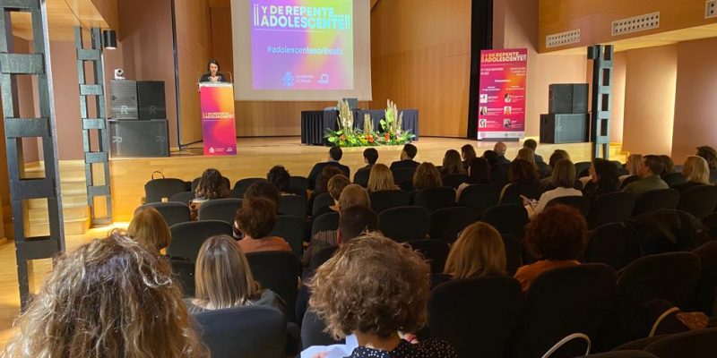 Orihuela inaugura el congreso "Y de repente...adolescente"