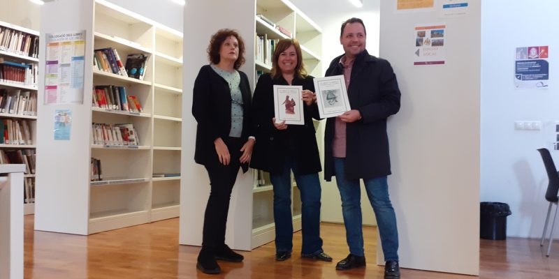 Pablo Cuadrado dona dos ejemplares de su publicación a la biblioteca 'María Moliner' de Orihuela