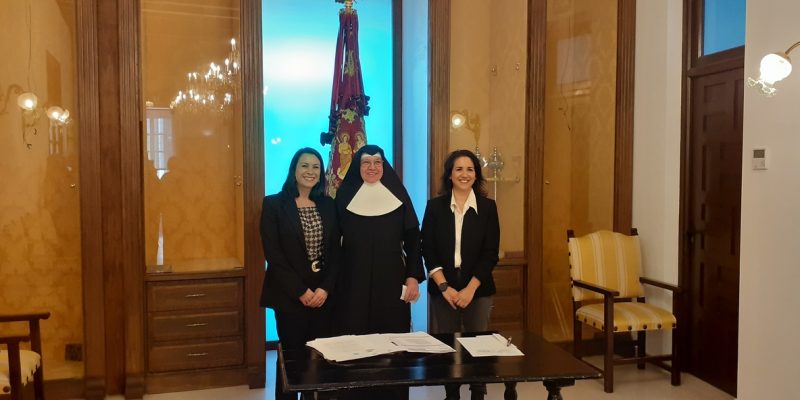 Se firma en Orihuela la compra del antiguo Asilo para la residencia Oriol