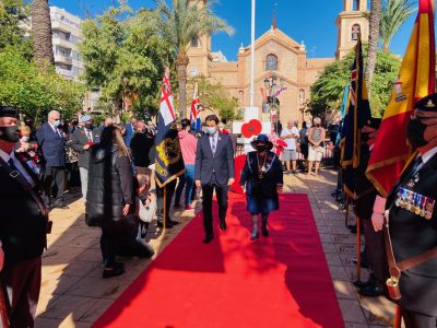 La colonia británica de Torrevieja celebra el 'Poppy Day'