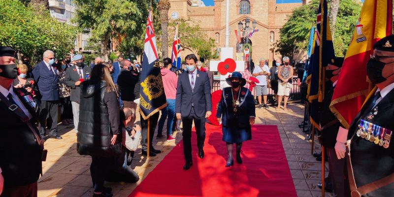 La colonia británica de Torrevieja celebra el 'Poppy Day'