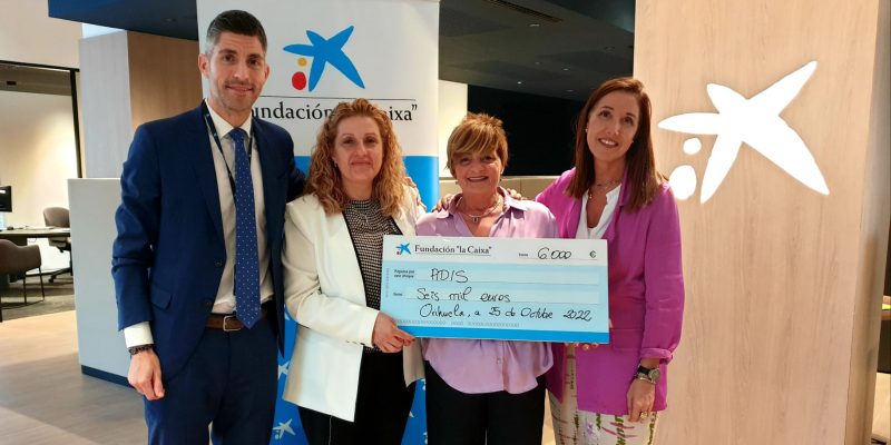 ADIS recibe un donativo de seismil euros procedentes de La Caixa