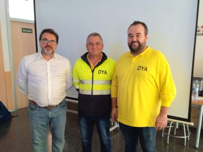 Rojales instala dos desfibriladores en un colegio y forma a 34 profesores y conserjes