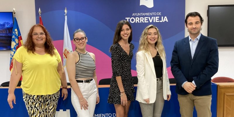 Torrevieja presenta a las integrantes de su corte salinera 2022/2023