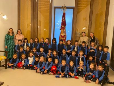 La alcaldesa de Orihuela recibe a alumnos del colegio Jesús María San Agustín