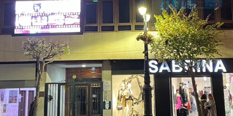 Cambiemos Orihuela denuncia la presencia de pantallas publicitarias ilegales