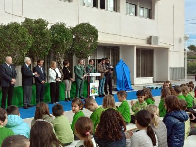 La directora general de la Guardia Civil presenta un cuento en el Colegio de Hurchillo