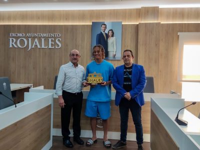 Rojales pone el nombre de Xavi Simons a su campo de fútbol