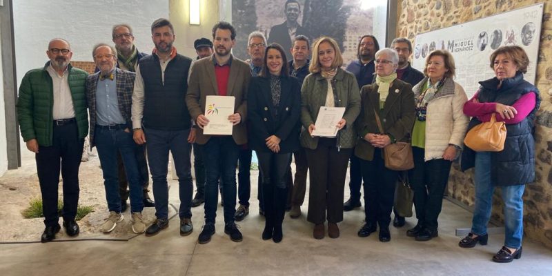 Orihuela votará nombrar hijo adoptivo de la ciudad a Joan Manuel Serrat
