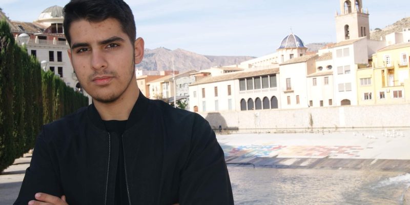 Luces de Navidad ¿sí o no? ¿Inversión o despilfarro? ¡Inflación!. Artículo de opinión de Alejandro Gea Martí, Abanderado de la Asociación Reinas de las Fiestas de Orihuela