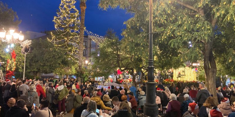 Cientos de personas celebran la Navidad en Torrevieja con un concierto de villancicos
