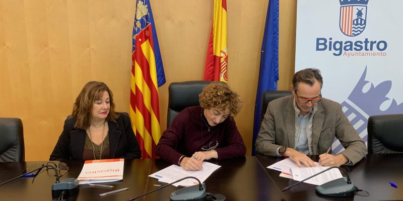 Bigastro firma un convenio social con Hidraqua para eumentar las ayudas