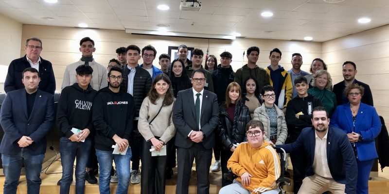 Dolores homenajea a los jóvenes en el Día de la Constitución