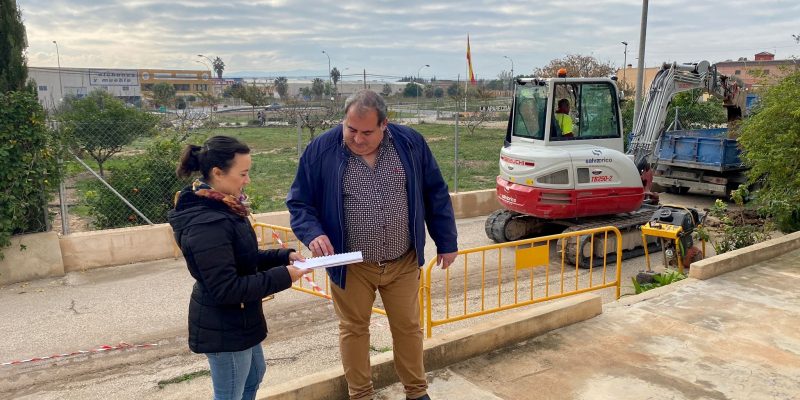 Comienzan las obras de la red de agua potable en Raiguero de Levante de Orihuela