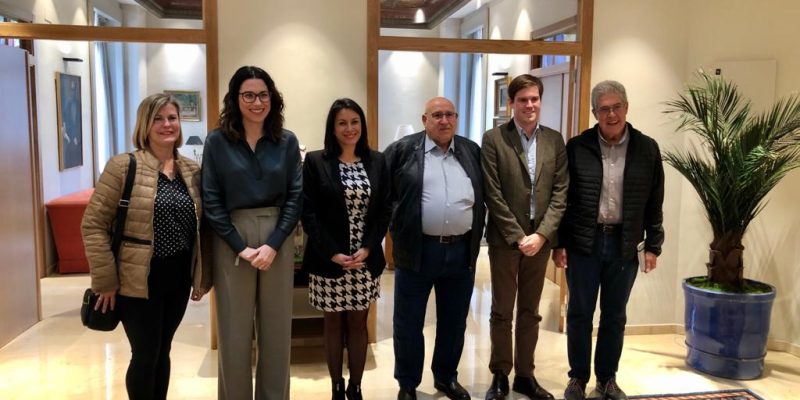 Orihuela incorpora un nuevo autobús de traslado de usuarios al Centro Ocupacional