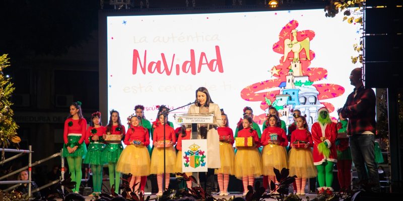 Orihuela inicia la Navidad con el encendido de luces y apertura de Belenes