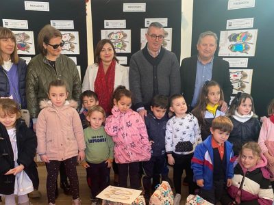 Orihuela entrega los premios del certamen escolar 'Las abarcas desiertas'