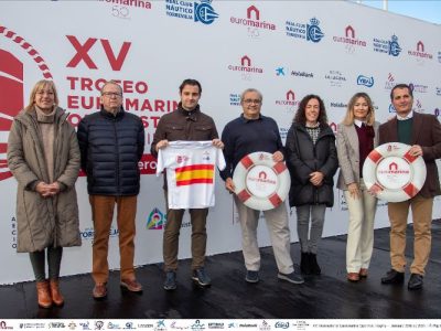 La Euromarina Optimist Torrevieja ya navega en una fiesta de la vela infantil