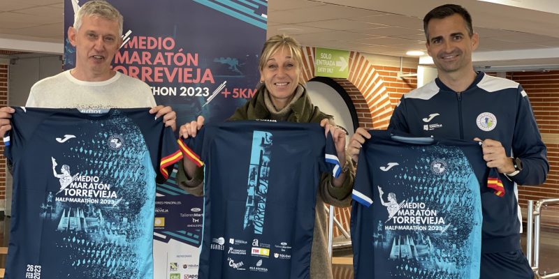 Torrevieja presenta la camiseta oficial del Medio Maratón