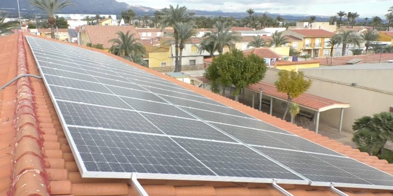 El Ayuntamiento de San Isidro instala placas solares en la Casa Consistorial