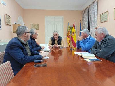 El Vega Renhace del Consell mantiene una reunión con el juez de aguas de Orihuela