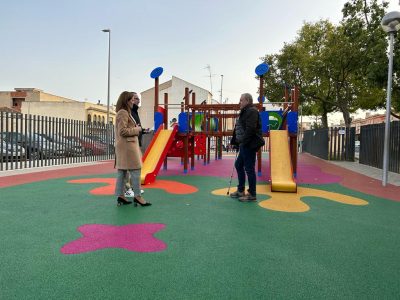 Benejúzar termina la reforma del parque infantil de la calle Salvador Dalí