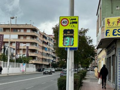 Torrevieja instala señales de tráfico inteligentes en varios puntos