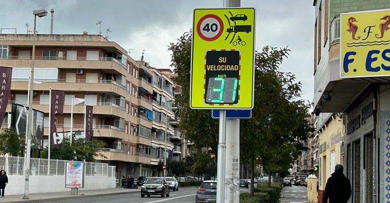 Torrevieja instala señales de tráfico inteligentes en varios puntos