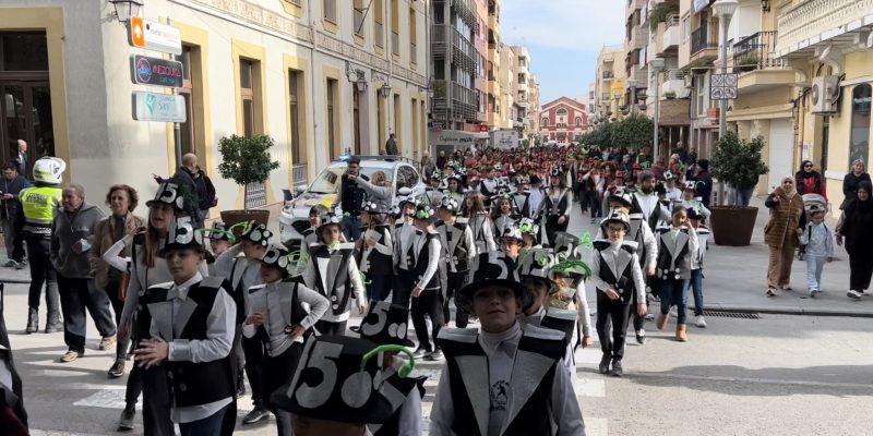 Almoradí celebra el 45 aniversario del colegio Canales y Martínez con un carnaval