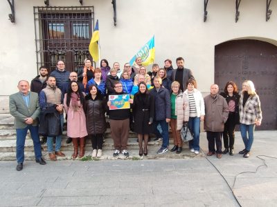 Orihuela da lectura a un manifiesto por el primer año de la guerra de Ucrania
