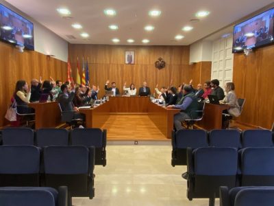 El Pleno de Orihuela aprueba el nombramiento de Manuel Franco como Caballero Cubierto