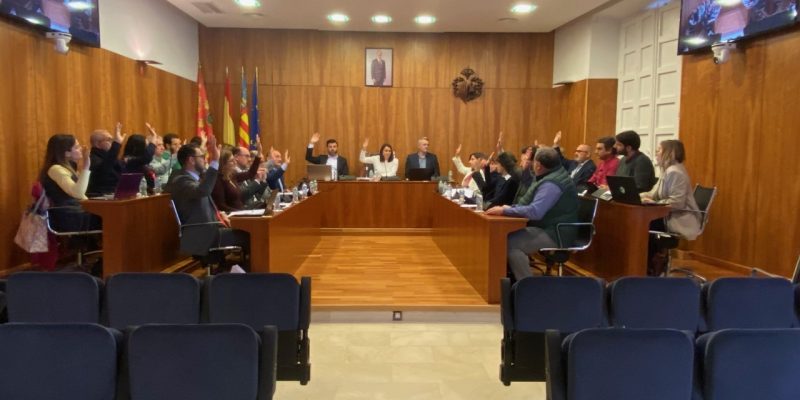 El Pleno de Orihuela aprueba el nombramiento de Manuel Franco como Caballero Cubierto