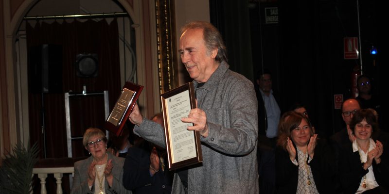 Joan Manuel Serrat se mostró emocionado en su nombramiento como Hijo Adoptivo de Orihuela