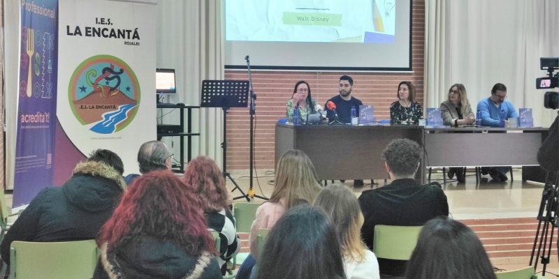 Rojales publica la primera guía-libro de la comarca sobre emprendimiento