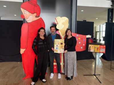 Una exposición repasa los 15 años del Premio de Pesía para Niños de Orihuela