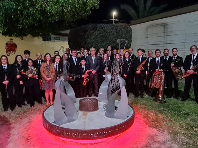 Benejúzar finaliza la escultura en homenaje a los músicos del municipio